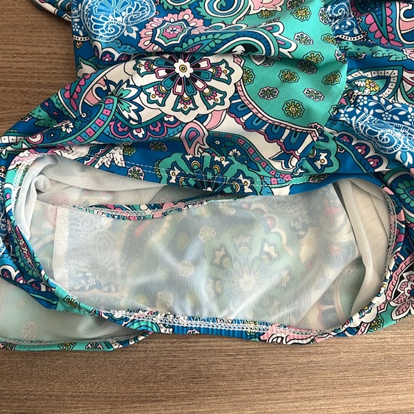 Spanx Love Your Assets Slimming One Piece Swimsuit
Paisley Size Medium - Picture 8 of 8